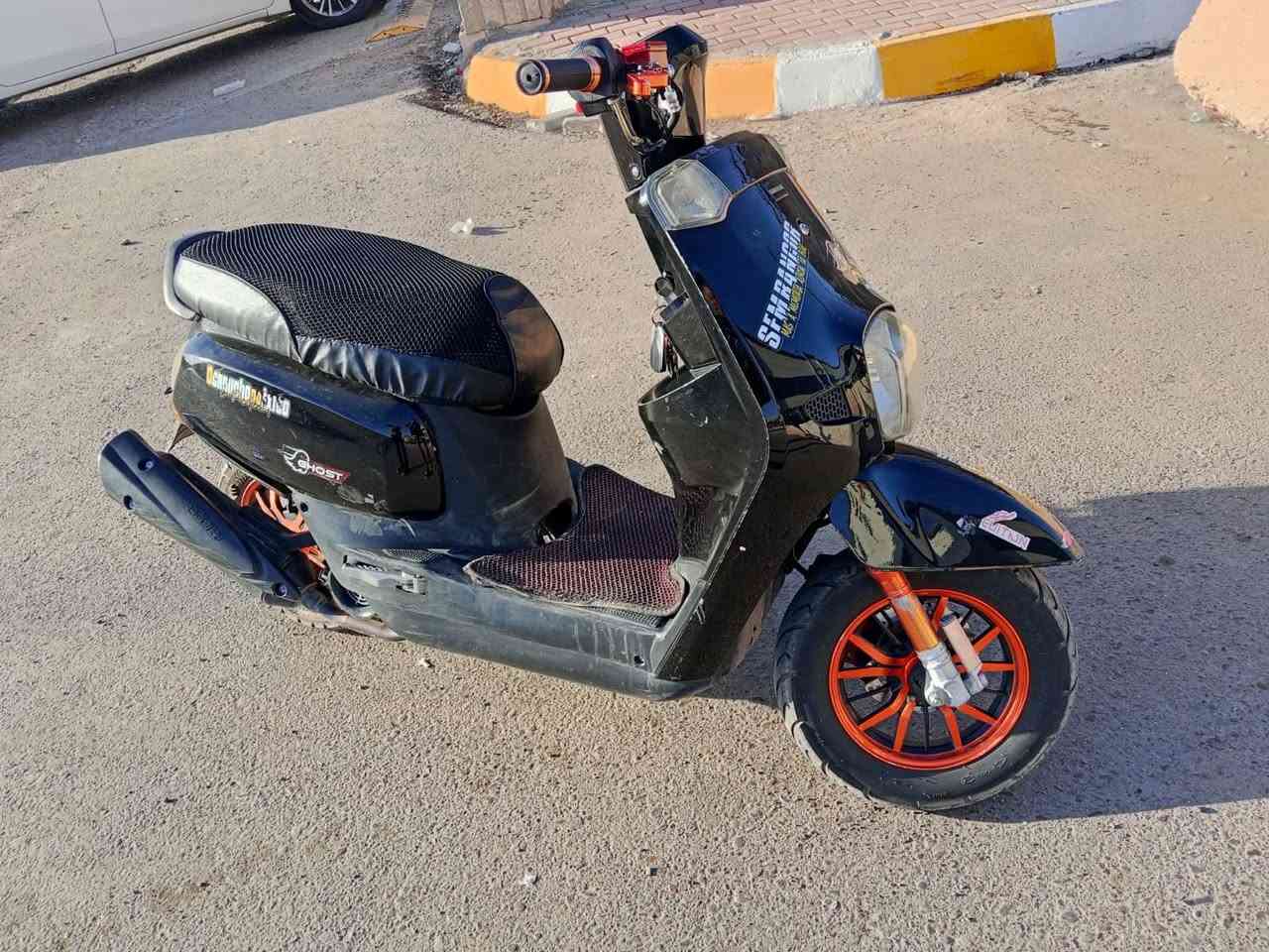 السلام عليكم ماكس بوليسي للبيع دراجه نظيفه مكينه ما مفتوحه سعر 600وبيها مجال بسيط. ***********
