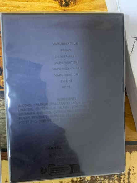 عطر Blue Chanel الاصلي 100‎%‎ سوق الحره 
اكبر حجم 180 ml العطر بعده بجيسة وما مفتوح 
السعر 150$ وبيه مجال بسيط 
للاستفسار /***********
