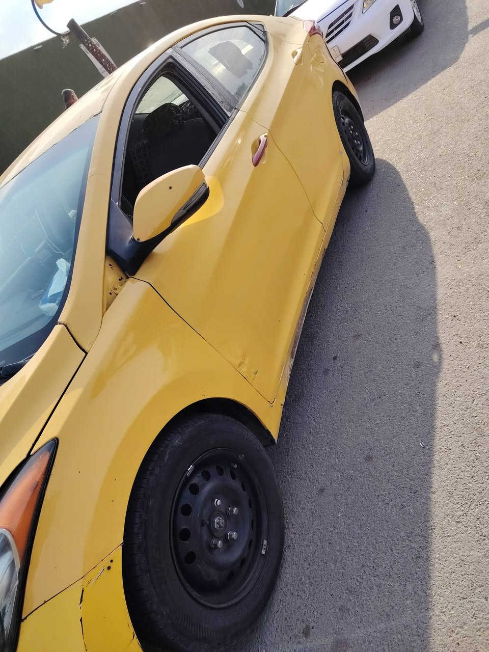 سلام عليكم الانترا 11مضلع امريكي حادثها بنيد وبيها قطع صبغ ومعجون بدون دواخل مكينه وكير مجفتات جديدالسعر 83وبيها مجال مكان السياره بغداد ***********
