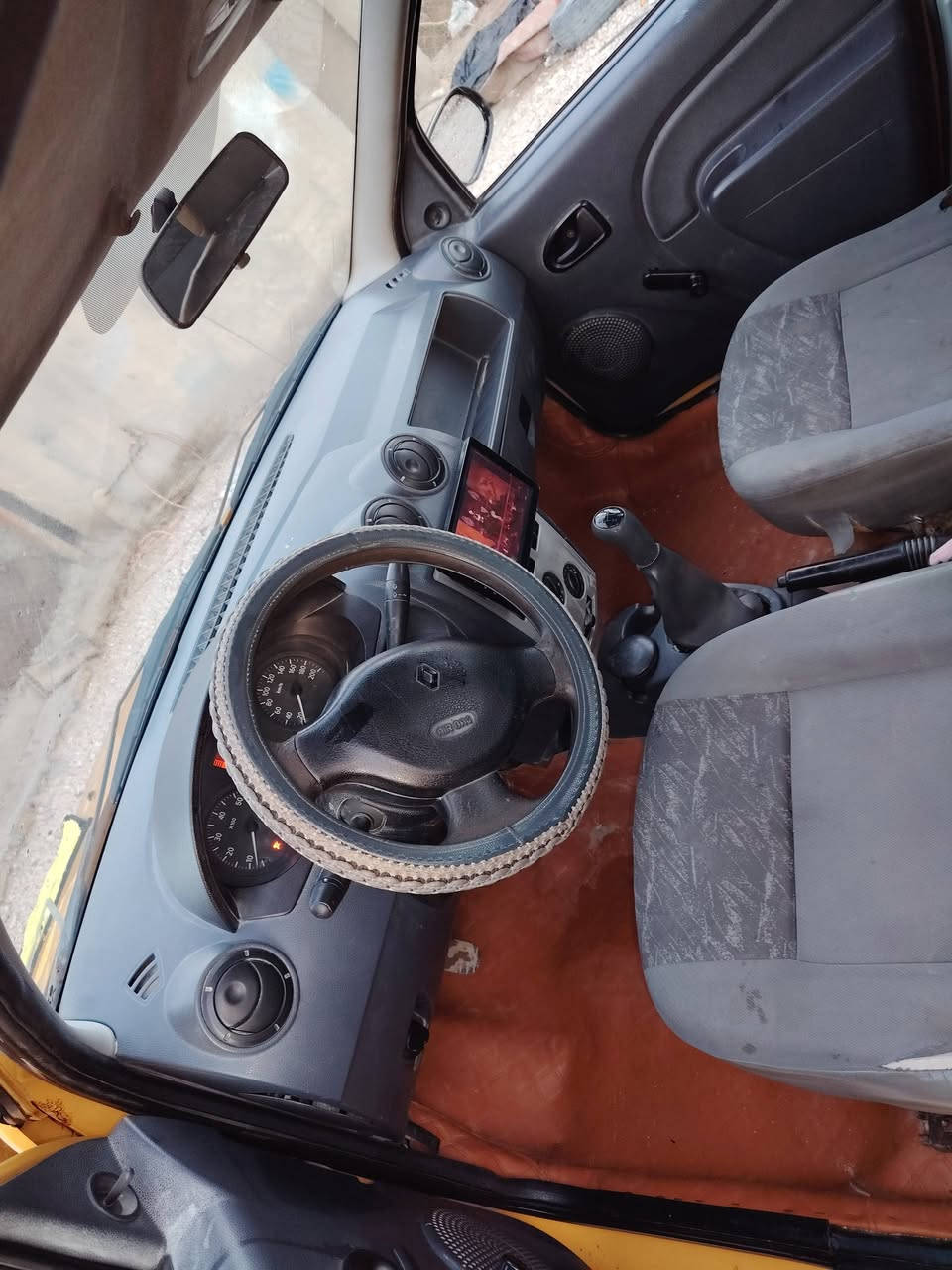 السلام عليكم رينو لوكان مديل 2009 رقم كربلاء  مكفوله من ضربه وصبغ بيه خياسات البلباب مبينات ولباقي كفاله مكينه كير جدد حداديه جديده تخم تاير اوياله جدد مكان السياره سماوه  ***********
