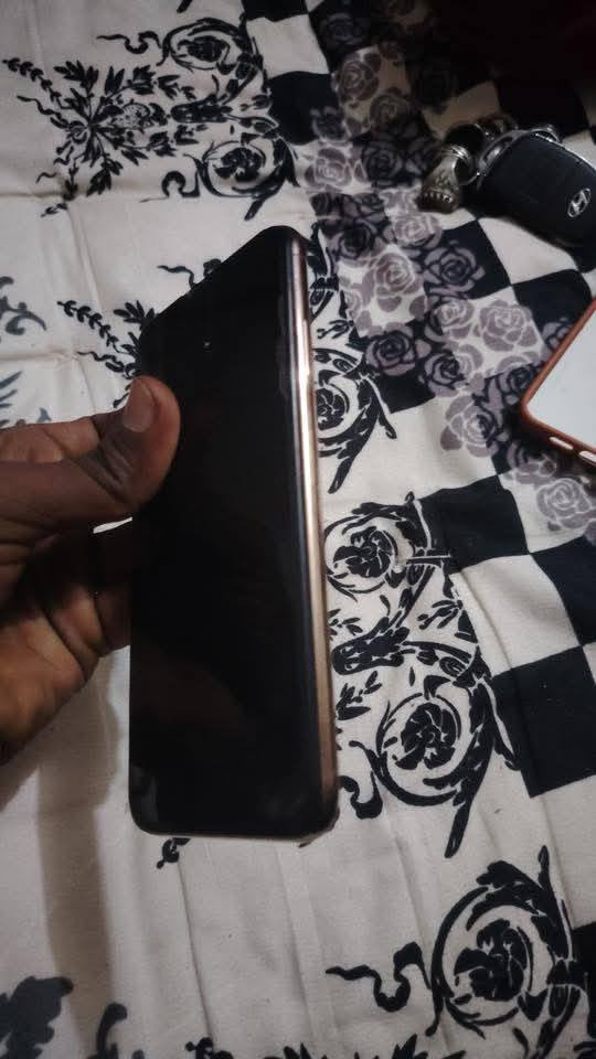 للبيع ايفون اكس اس ماكس جهاز ما مبدل قطعه بيه فقط بيه خلل كامرات وسماعه لاتصال جهاز نضيف ذاكرته 256 بطاريته 84 السعر 160وبيه مجال بسيط شراي خاص او وتساب
***********
