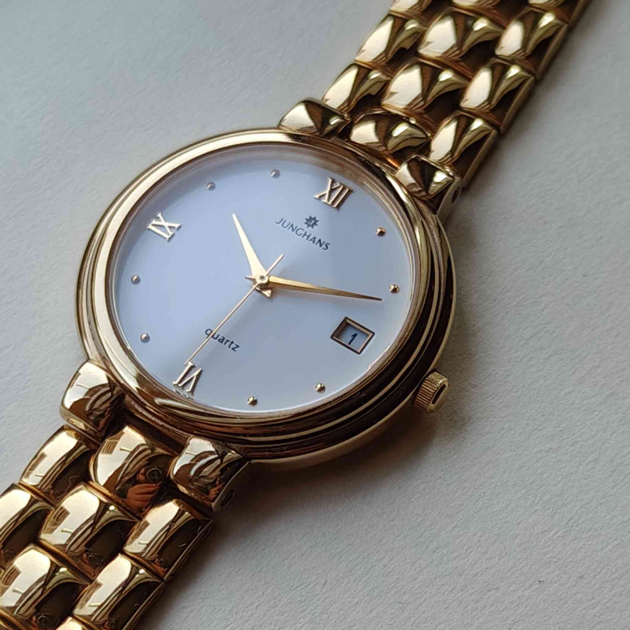 السلام عليكم ورحمة اللّٰه
ساعة جنكهاز ألماني .
كوارتز بطارية .
إنتاج قديم .
جديد غير مستخدم .
القطر 33.5 .
طلاء ذهب .
نافذة للتاريخ .
بالحافظة الأصلية . 

السعر 100 ألف مع التوصيل 

ضمان سنة من تاريخ الشراء


**إذا كنت صاحب هذا الإعلان وتريد حذفه لأي سبب، رجاءا أرسل رسالة إلى الدعم الفني**