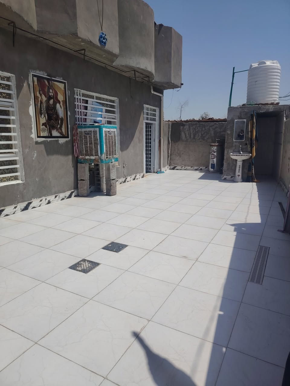 سلام عليكم اخوان عندي بيت بل رضويه ٨خلف مدينة الزائرين مساحه 175 بناء درجه اولى طابق اونص سقف كونكريت اساس حجر ماء مجاري شغل درجة أولى ابلوك كلاب شارع 10 أمتار ارتفاع عن الشارع تقريبا ٨٠ سنتم (شارع مقرنص جديد) يبعد عن الشارع العام نجف ابو صخير ٢٠٠ متر +ارضيه بورسلين حمامات سيراميك. كامل مكمل (السعر) خاص***********
