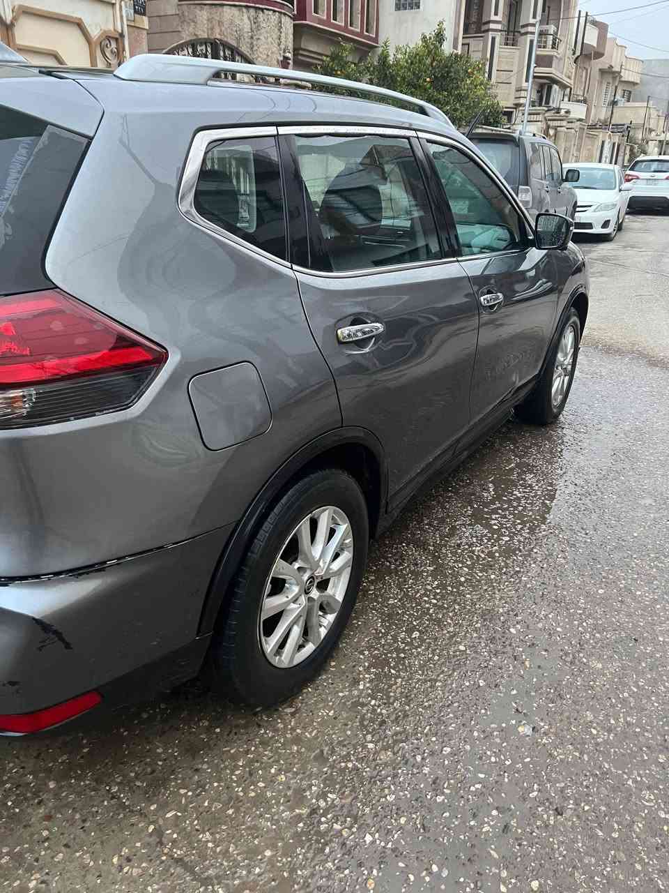 السلام عليكم
روج 2018 sv 
 
المواصفات 
بصمه 
كشن تدفئه 
خزن كشن 
ثلاث انظمه قيادة 
تدفئه مرايا 
كير ومحرك شرط 

الحادث فقط باب الصندوك
ايرباكات سليمه 
بيها ملاحظتين بسيطه 

السعر 185

للاستفسار 
***********
