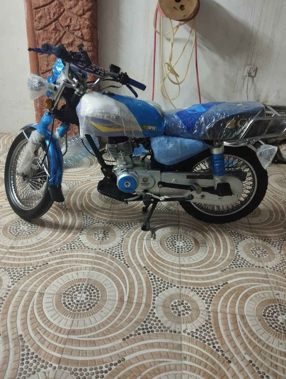 سلام عليكم عدي هاي الماطور 2023 تايكر شرطط اسبانه ما مضروبب تايكر اربع كير منفيس بي الماطور لوكك سعره 575 وبي مجال للشراي ***********
