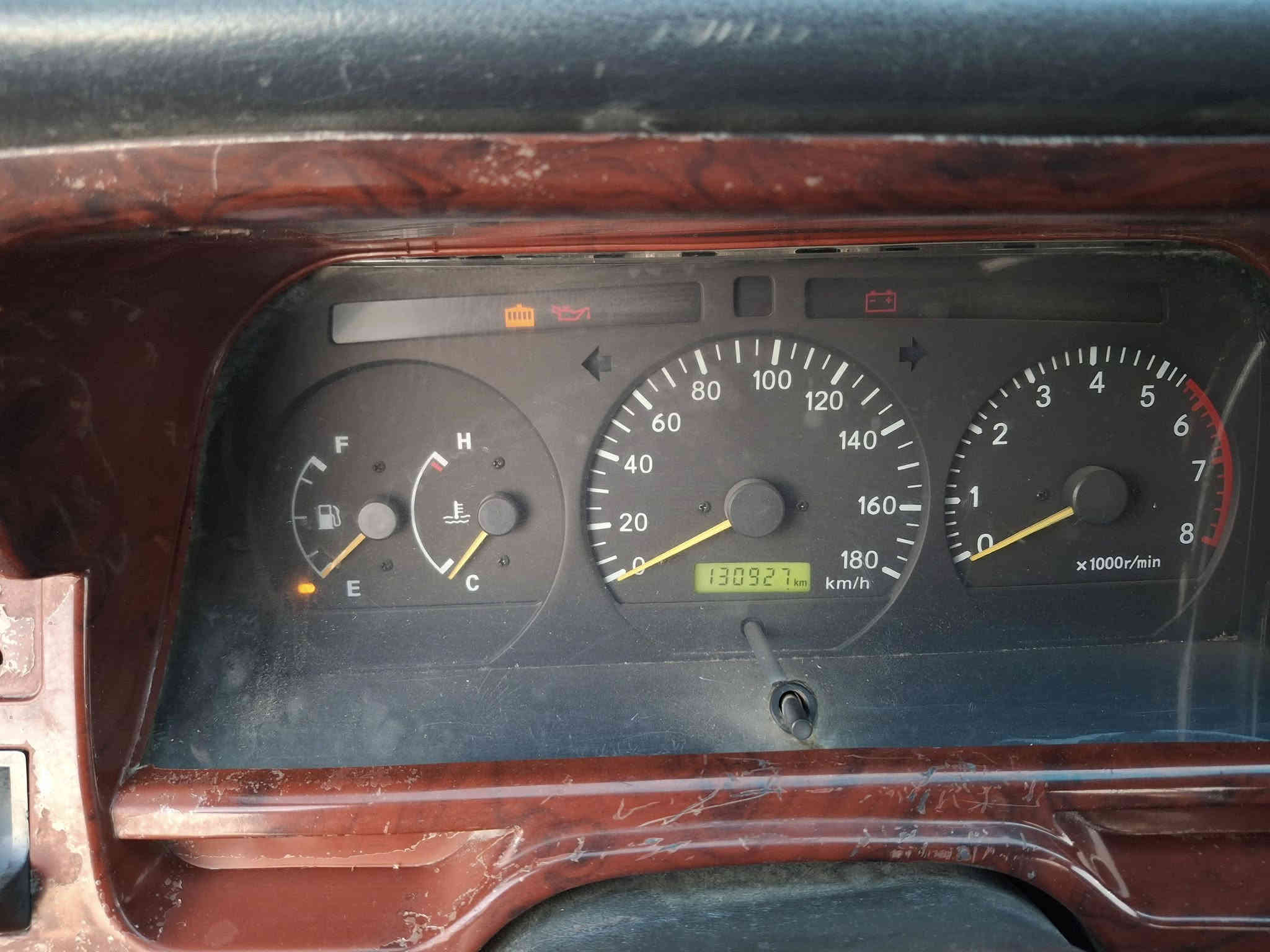 السلام عليكم لبيع بولارسون موديل 2010 رقم اربيل السياره مكفولة كفالة عامة بشرط لا شخوط ولا بارد مكينة وكير واكسل  حداديدة شواصي جديدة شركة السياره ماشية 130 ألف حقيقي مكان السياره كلار سعر 85 ورقة  وبيهة مجال لطيبين ***********
