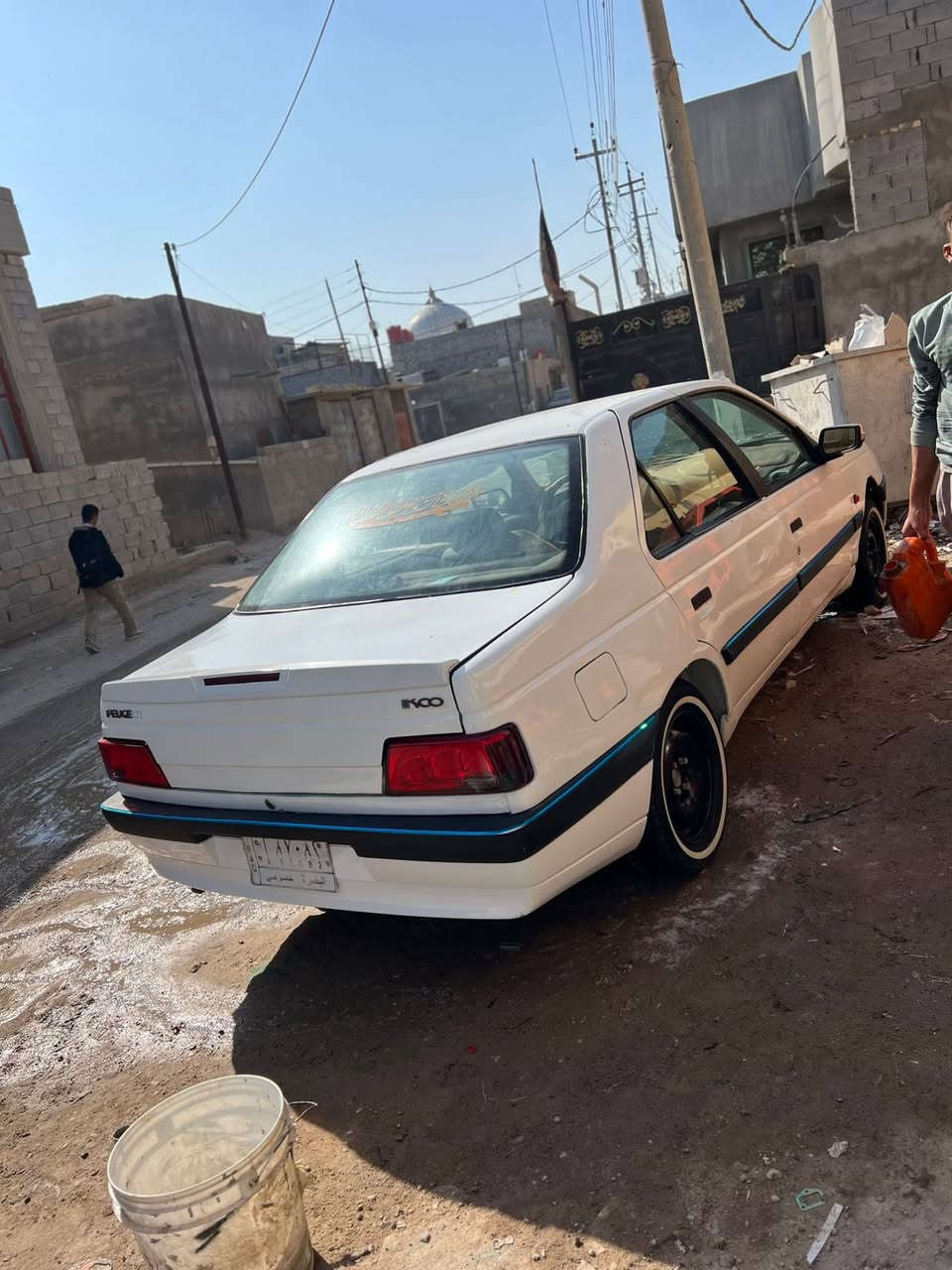 السلام عليكم بيجو 405 للبيع مديل 14 سياره خير من الله تخم تايرت باتري جديد حداديه دوشمه جديده السعر 33 
رقم التلفون ***********
