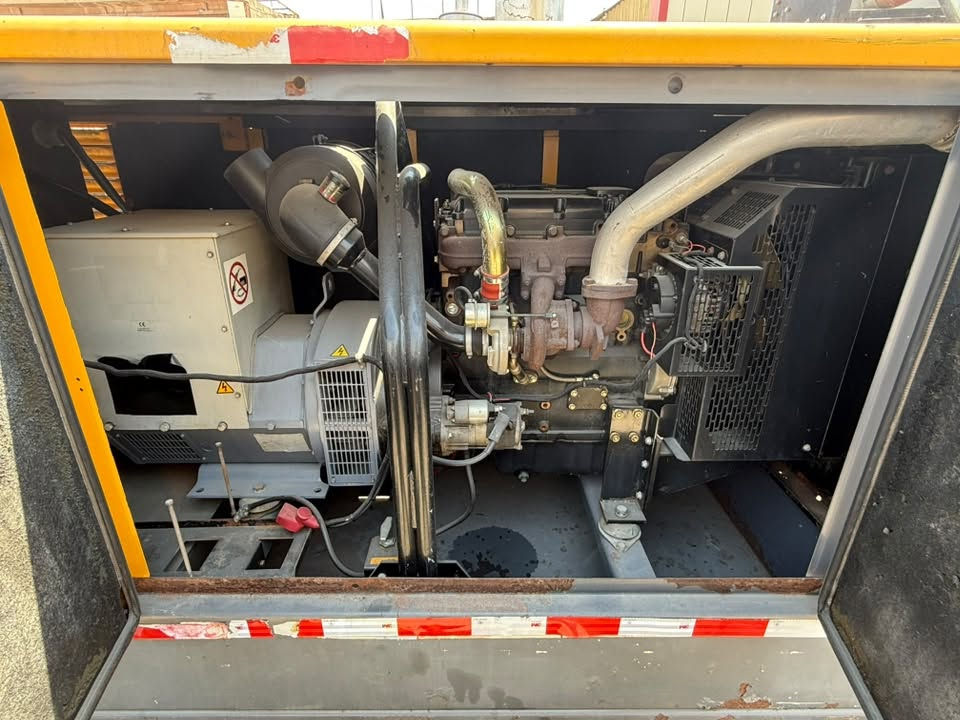السلام عليكم
بيركنز 88kva بريطاني 
كاتم للصوت اطلس 
ساعات العمل 10 ساعه فقط زيرو 
نظام اوتو حمايه فول اوتماتيك
وضع بلاد شركة  
أربيل صناعه جنوبيه 
نظام اوتو حمايه فول اوتماتيك
وضع بلاد شركة  
🚚يوجد توصيل الى جميع المحافظات وبضمان🚚
🚚كياندن هةية بو هةموو شاركان بةكرينتى🚚
 للاستفسار:
 ابو علي 
***********
***********
***********
