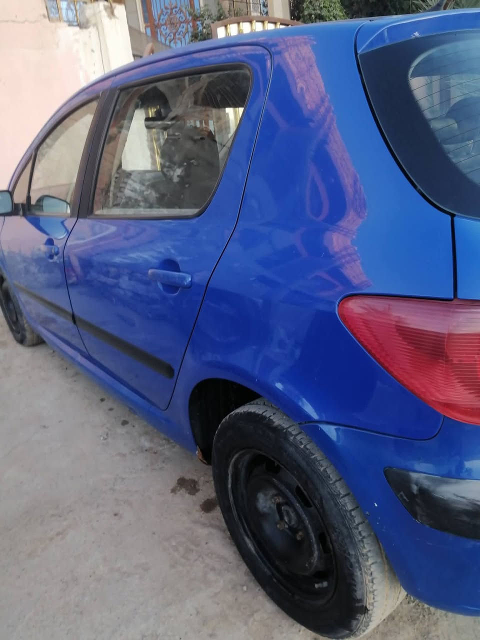 بيجو للبيع سياره بلاديه بدون صبغ السعر 40 ورقه الاستفسار أكثر ***********
