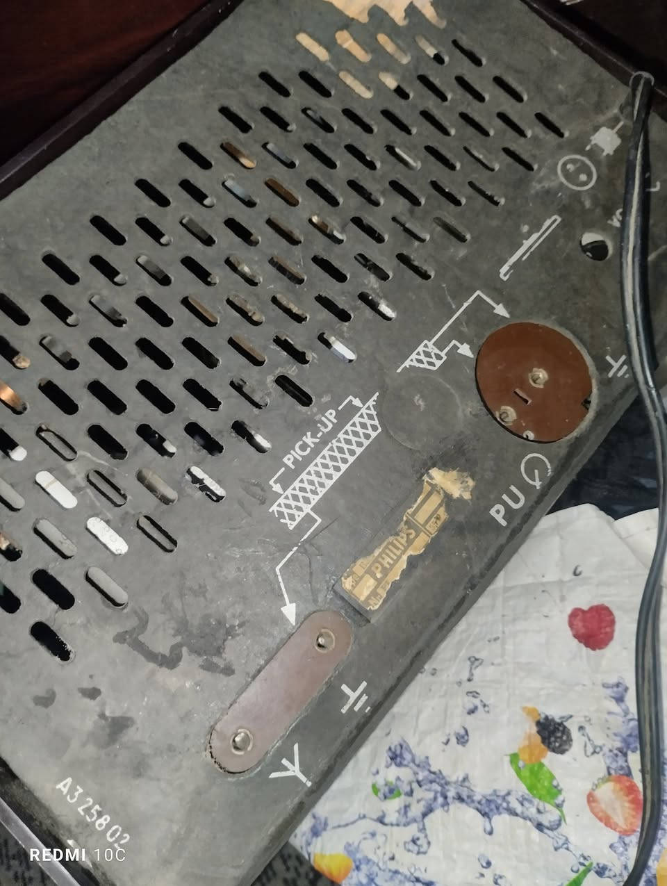 راديو فيليبس عتيق ثم تصنيعه في منتصف الخمسينات يتميز بهيكل خشبي وشبكة مكبر صوت قماشية ووجود أقراص تحكم دوارة في المقدمة


**إذا كنت صاحب هذا الإعلان وتريد حذفه لأي سبب، رجاءا أرسل رسالة إلى الدعم الفني**