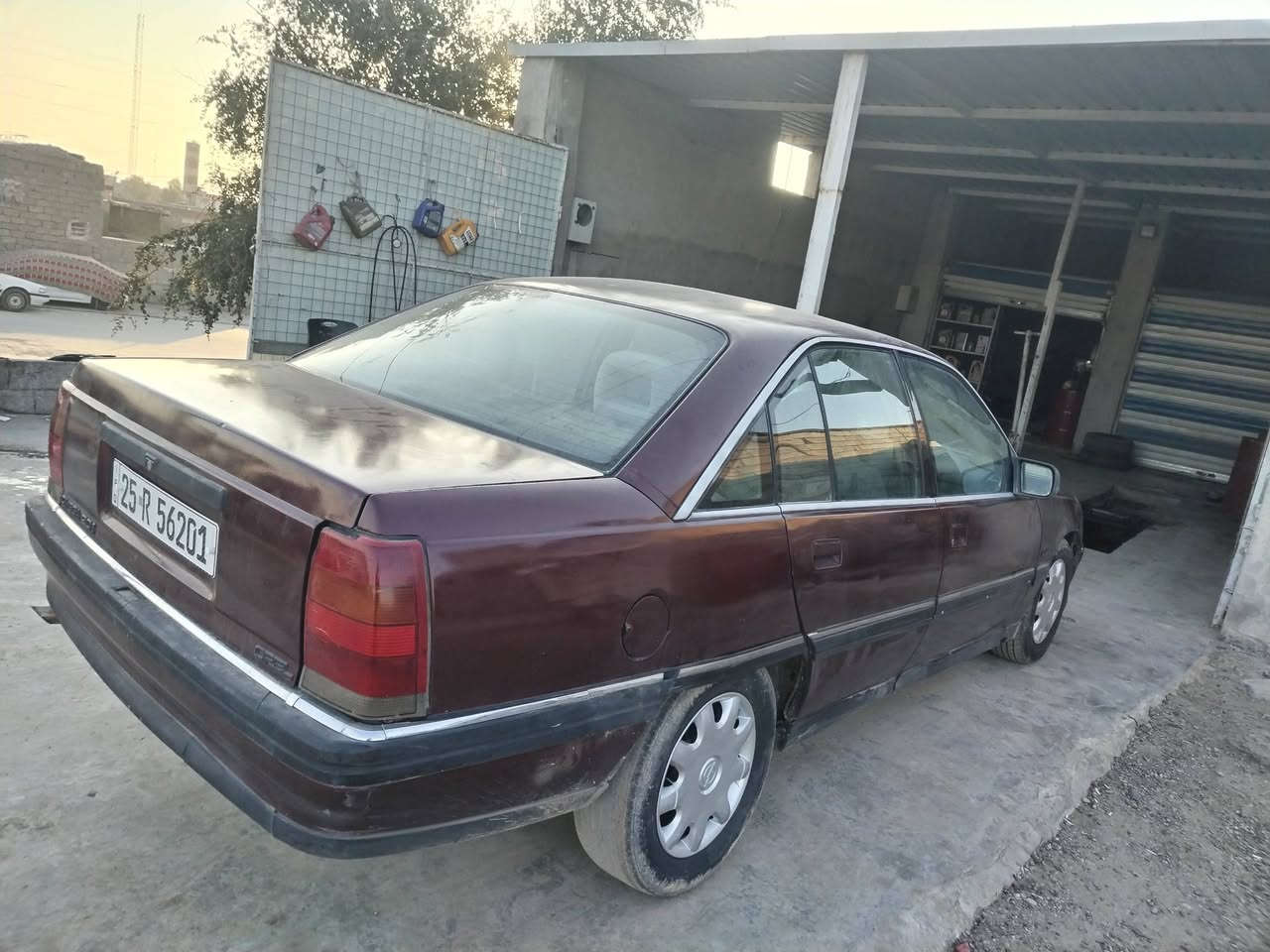 سلام عليكم سياره اوميكه موديل 92 محرك 20 سياره سبغ عام رقم كركوك سنويه جديد لحد 2031 رقم انكليزي كير محرك صدر جديد كهرباء كوله شغال سعره 28 بي مجال شراي خابر *********** مكان كركوك داقوق بي كود بنزين
