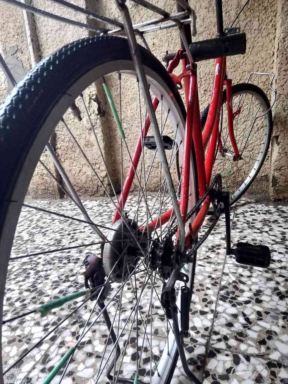 السلام عليكم بايسكل بناتي مرتب حجم 26  نضيف سعر 30 الف مكاني بغداد البياع تقاطع   *********** فقط واتساب
