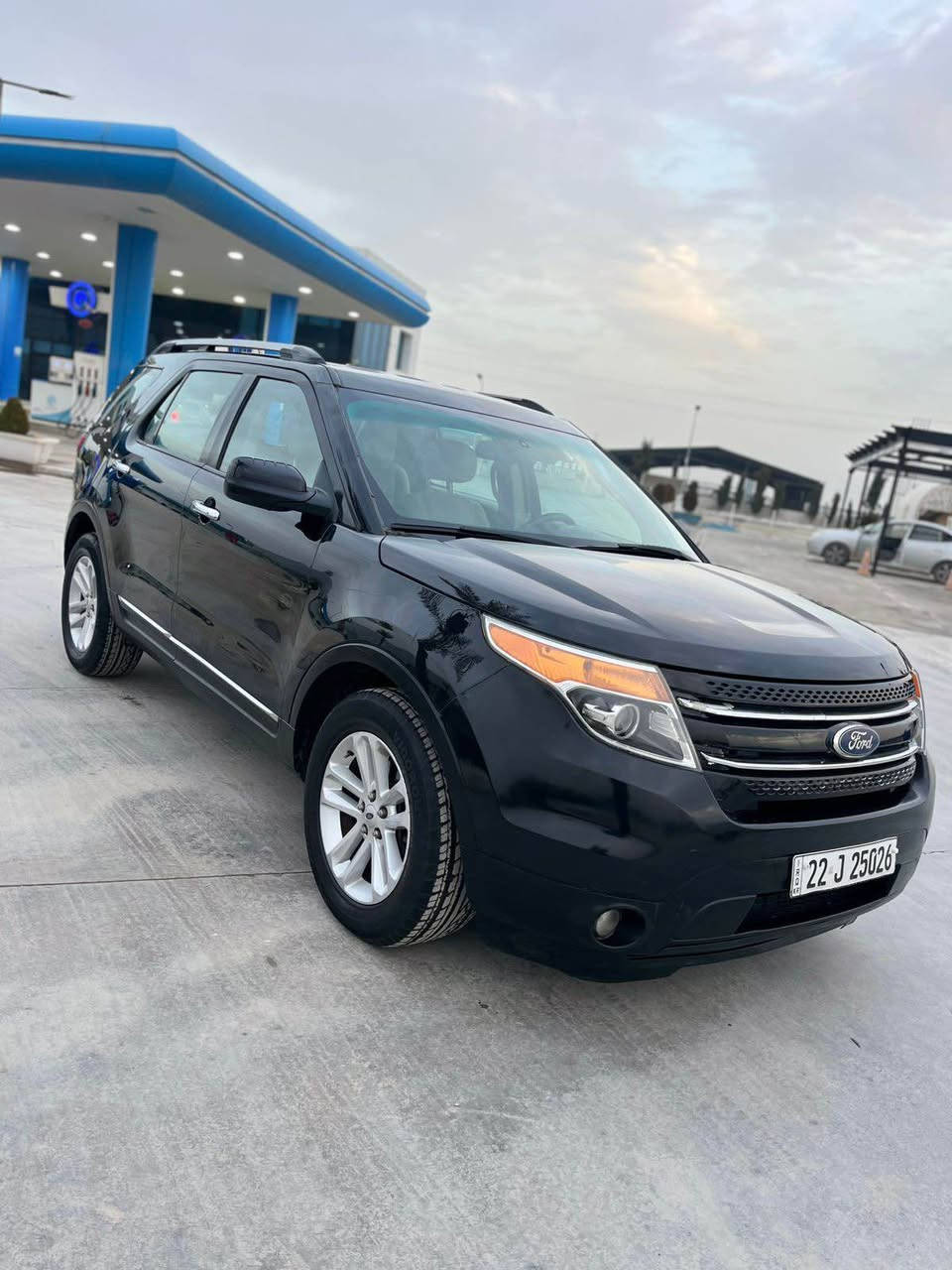 فۆرد ئێکسپلور Explorerمـۆدیل / ۲۰۱۲ کــــــۆمپانیای ( نــیڤا ) مـــــــــواسفـــات 
 ٣ ڕیز کـــوشین ، ناو زەرد ،  سبوغ / بێ ناو گرتن ، بێ ئێڕباگ تەنها یەک پـــارچە بەس بۆنیتی بۆیاخــە گێڕو مـــــەکینەی بەشـــەرتە مـــــەکینەی نەکـــراوەتەوە دەرگـــای ســــەکنی پێشەوە تحــدیلاتی هــەیە دەبــــڵ ئەکسل نیە V6 بستنە و 190هـەزار ڕۆیشتووە سەنەوی نوێیە سەیارەک زۆر جوان و پاکە نرخی 126گـــــەڵاو مامەڵە ناونیشان :ڕانیە  ژ.م: ***********
                                     *********** رانية, السليمانية
