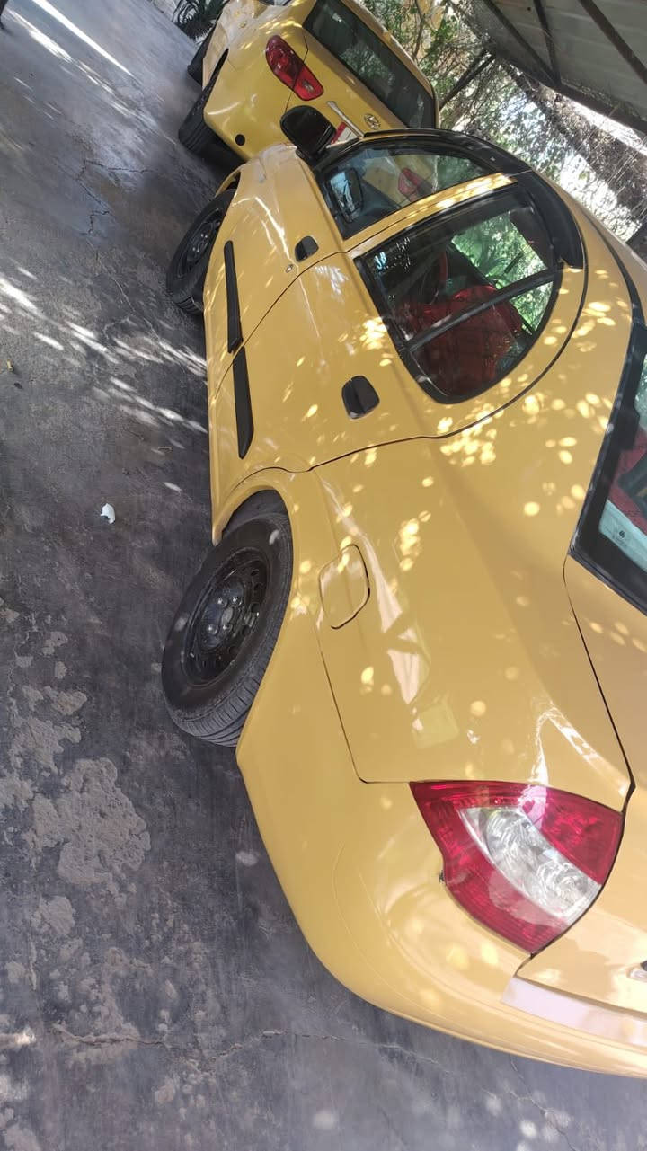 السلام عليكم طيبة ٢٠١٥ سنوية لل٣٣ بيها ضربة بالجنطة مصبوغة صبغ عام  سيارة مكفولة كير ومحرك درشمة جديدة مكفولة من كلشي للشارع كبل *********** العنوان بغداد ابو غريب
