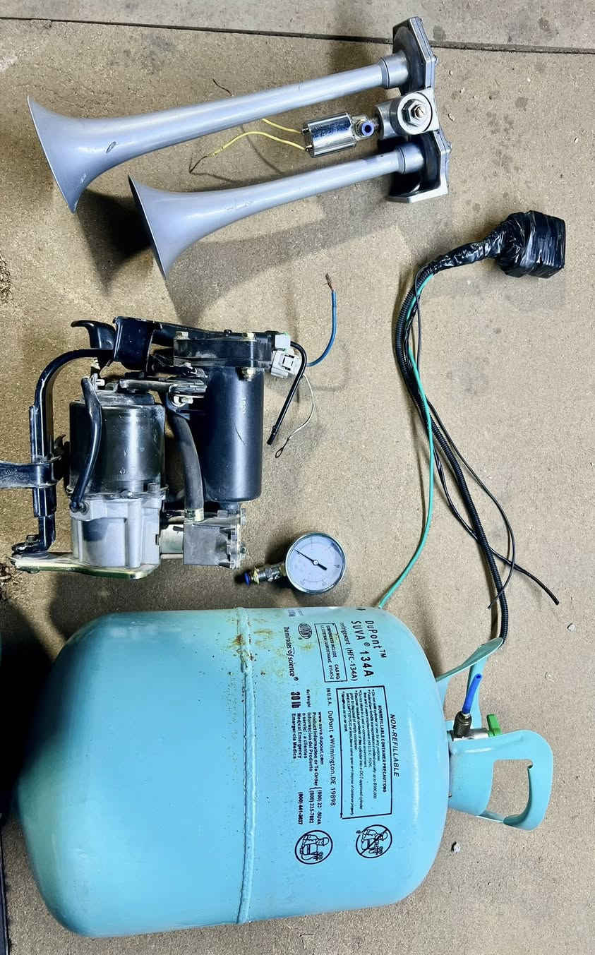 السلام عليكم هورن براد هوه ايطالي ماطور لكزز ياباني اصلي
صوته موضح بالفديو 

سعره 250 وبي مجال 

***********
