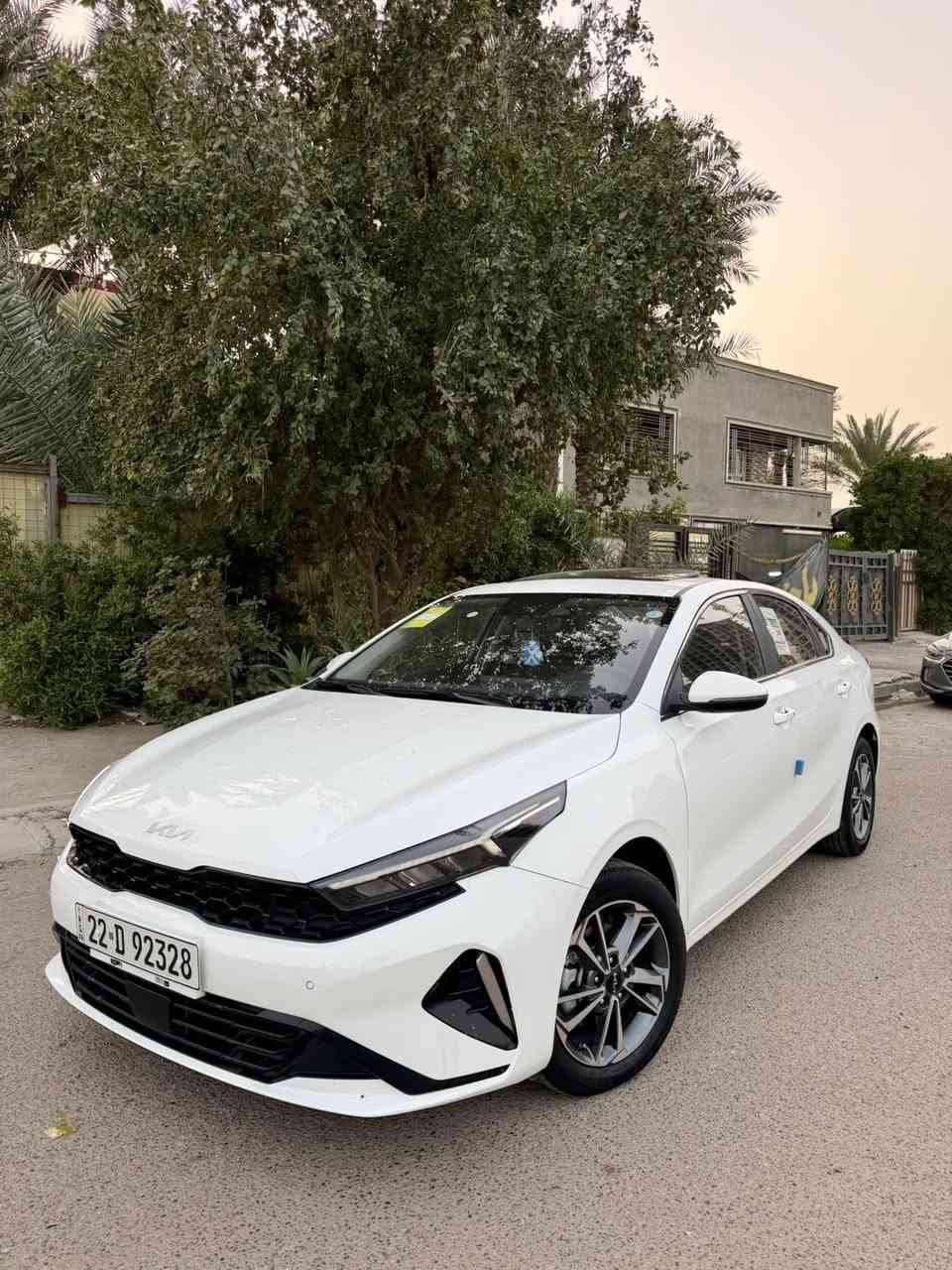 السلام عليكم #للبيع
Kia k3 تجميع الصين
#موديل 2024 
#ماشية 40 الف سيارة جديده بحالة الشركة
مكفولة كفالة عامة من كلشي حته من البارد 
اللون ابيض
رقم اربيل
مواصفات
١-اوتو هولد
٢-هاند بريك دكمه
٣-مري تدفئه
٤-ستيرن كهربائي
٥-بصمه تشغيل
٦-سلايد روف
٧-كشنات جلد اسود 
٨-دخول ذكي 
٩-شاشه كبيره
او بعد بيه هواي مواصفات
المحرك ١٥٠٠ تنفس طبيعي دبل نوزل
السيارة فول ع وضع الشركه!! 
الاستفسار ***********📱✅
السعر 142 وبيه مجال
عنواني بغداد الكرخ
