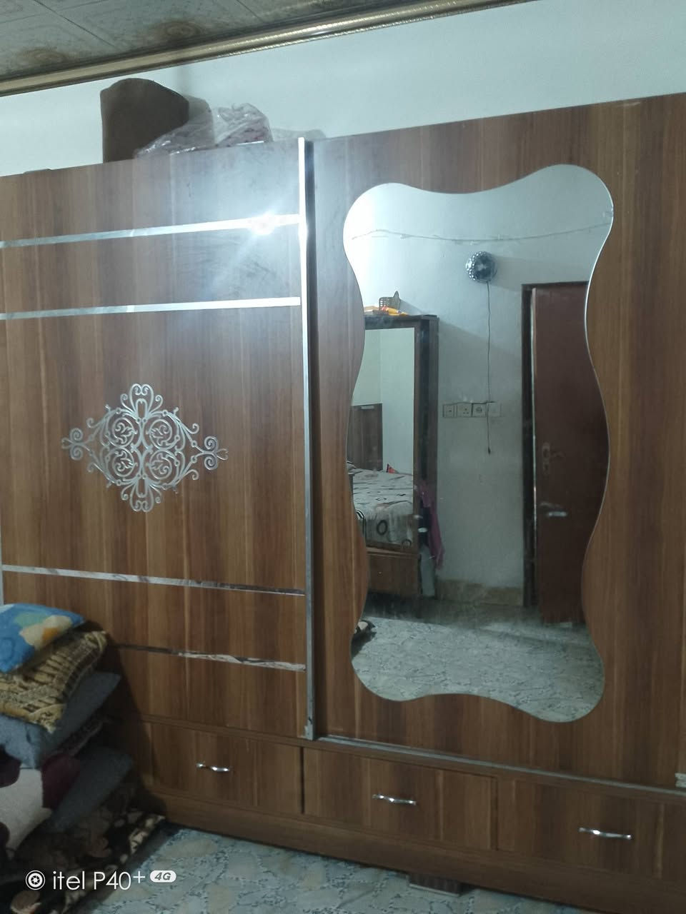 غرفة اخشاب نظيفه السعر 300 بيها مجال الشراي يتصل ***********
