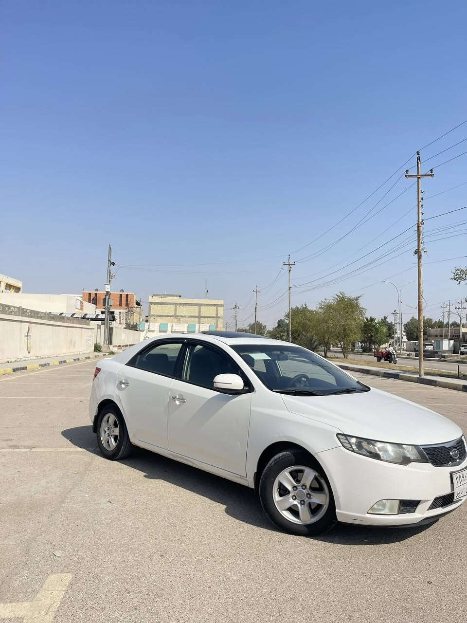 سلام عليكم 
سيراتو 2012 
مواصفات 
فتحه 
تحكم ستيرن 
حساسات  
سياره تخم تاير 
مكينته جديد   
ييه قطع صبغ والسونار موجود 
رقم اربيل 
السعر 93 وبيه مجال 
للتواصل
 
***********
078 13246740
العنوان واسط العزيزيه
