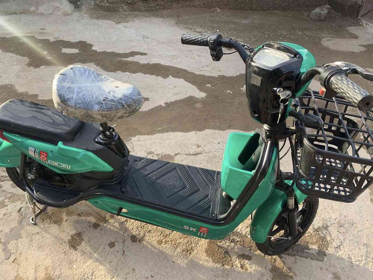 سلام عليكم
للبيع دراجه شحن R9 دراجه نضيفه احلى من الصوره فقط نقصها تاير بنجر :
4بطاريات

/حساس بريك

 / جهاز إنذار

/ سرعه60

/ضوه عالي ناصي 

/اشاره يمنه يسره 

/اشره رباعي

السعر 300 وبيها مجال

مكاني بسمايه


**إذا كنت صاحب هذا الإعلان وتريد حذفه لأي سبب، رجاءا أرسل رسالة إلى الدعم الفني**