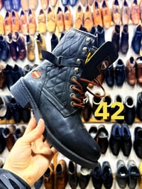 📏 القياس: 42  إذا تدور قطعة تبين هيبتك… هذا خيارك 👌  🚚 توصيل لكل محافظ...