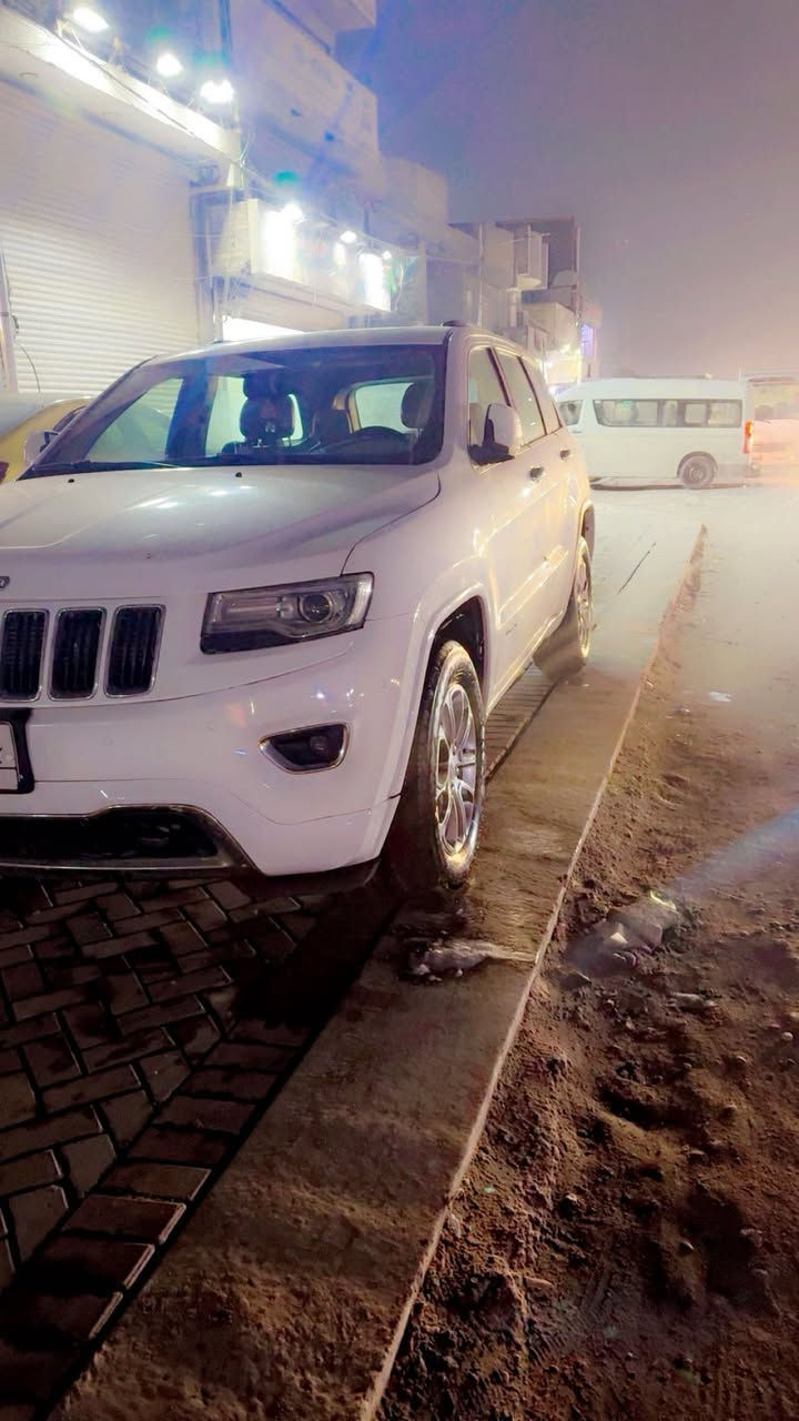 جيب 14 خليجيه فول مواصفات ماشيه 70الف السعر 235مكان السياره بغداد ***********بيهه مجال السياره بيهه صبغ بل باب السايق ولوراه على كد شبرين
