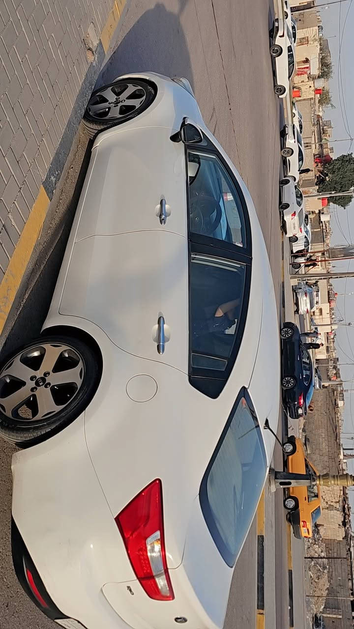 كيه ريو موديل 2015
سياره جديده مكفوله من الضربه والصبغ بس شوف العين البارد بس 
محرك 16000 مامفتوح وضع الشركه  سياره ماشيه  بس 140 الف سياره كلش نضيفه  
سعر 93 ورقه مكاني بصرة دور الشرطة 
***********
