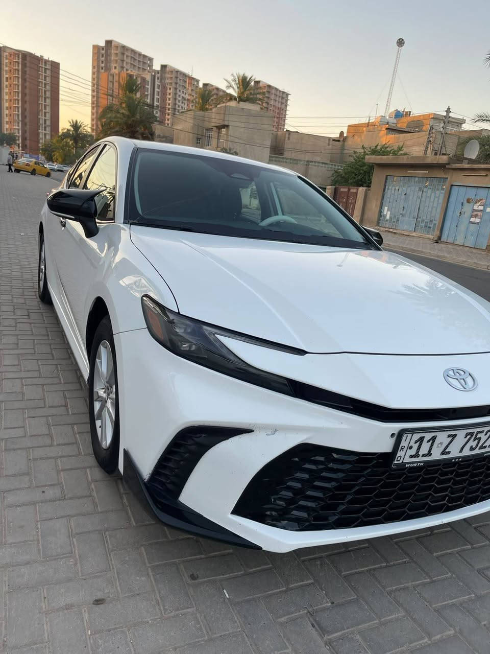 كامري 2025 فول مواصفات عدا الفتحه 
المواصفات:
1- رادارات محيطيه امامي + جانبي + خلفي 
2-بصمه ابواب +بصمه تشغيل 
3-كشن السائق كهرباء 
4-كشنات تدفئه
5-كامره دواره 3 وضعيات بيها 
6-ثلاث انظمة قياده 
7-تبريد بيانو منفصل 
8-قطعتين تبريد 
9-نقطه عمياء بالمري الجانبيه 
10-قياده ذاتيه + توقف ذاتي عند الاقتراب 
11- تحديد مسار + تنبيه عند الخروج من المسار 
حادثها بنيد فقط بدون دواخل ايرباك ستيرن فقط
ملاحظه/ سبير السياره ما نازل السياره جديده بمعنا الكلمه تجي وتشوف بعينك 
السعر / 215 وبيه مجال
الرقم ***********
مكانها بغداد السيديه
