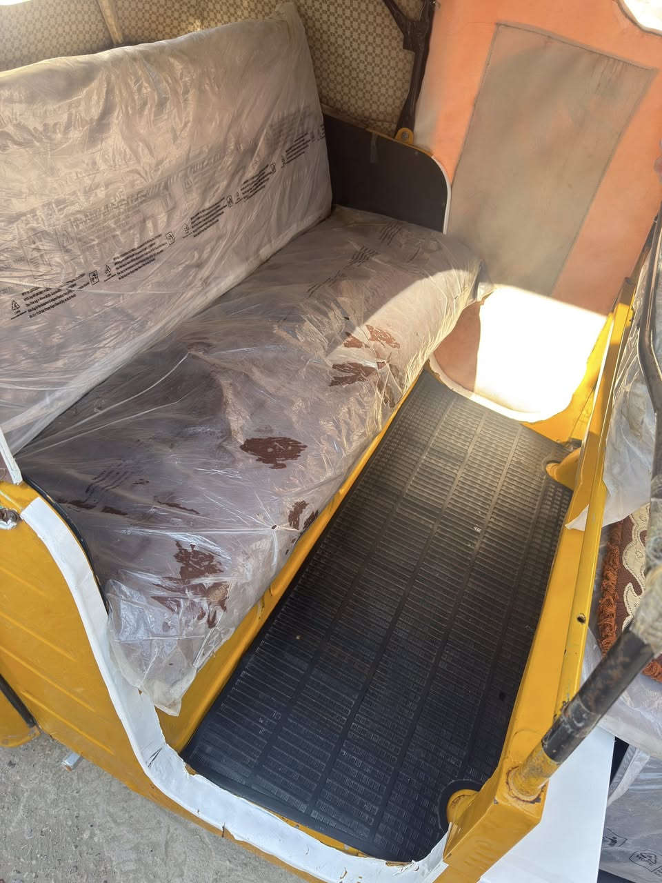 تكتك للبيع
موديل 2020
تكتك نظيفه ع اخر حبايه وجاهزه من كلشي ما بيها خياسات مال جناي مدوشمه نايلون جادر جانبي جديد قبل شهر مشدود
راعيها موجود 
مرقمه وكامله 
سنويه موجوده
العماره ميسان 

***********
