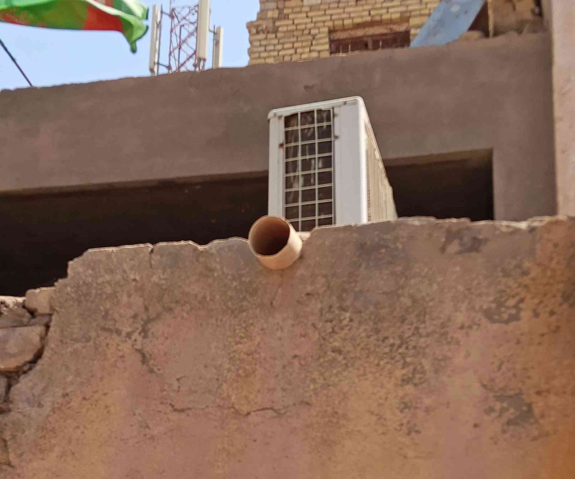 سلام عليكم سبلت للبيع تبريد ضعيف شوف شعوزه 250وبي مجال مكان نهاوند
***********
