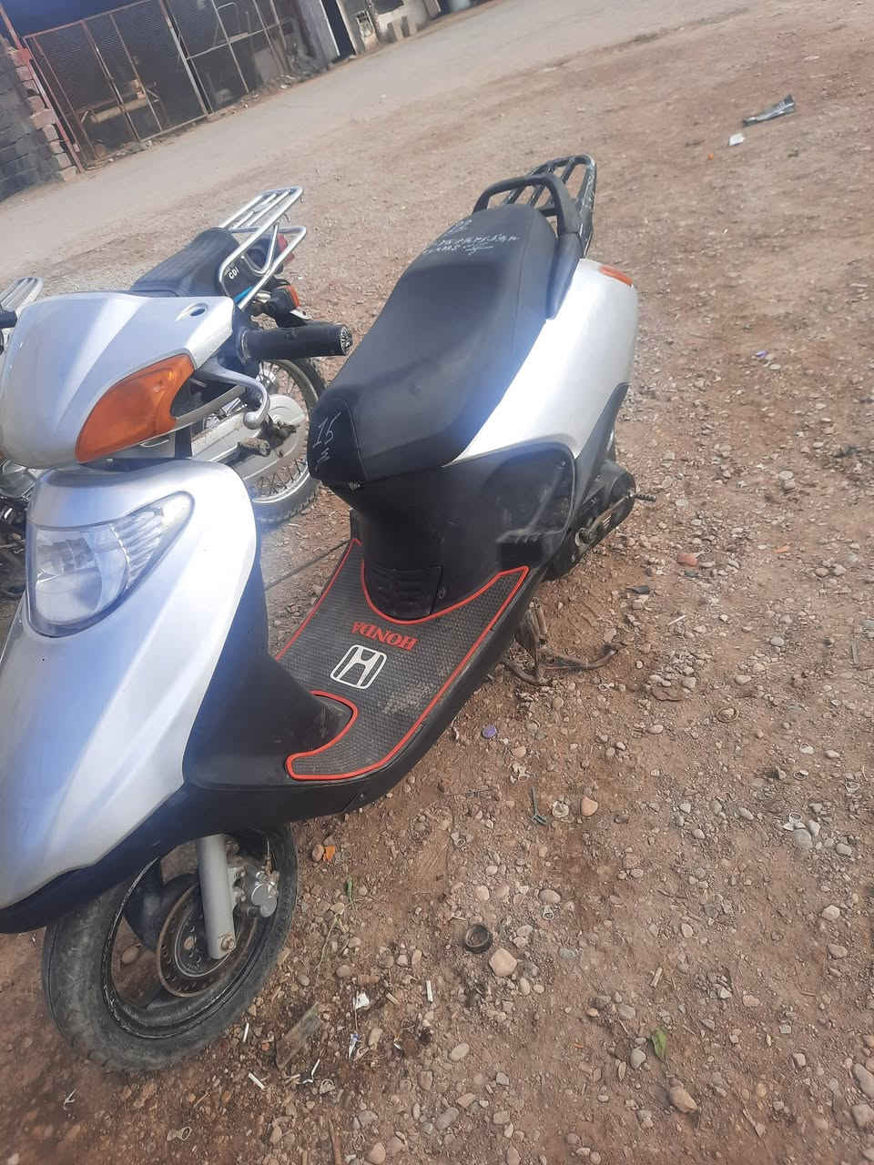 السلام عليكم سبيسي ياباني دراجه نضيفه مكينه مفتوحه مره وحده نكره سلف ماناقصه كلشي لسعر 700 مكان كوت سدة الغراف  ***********
