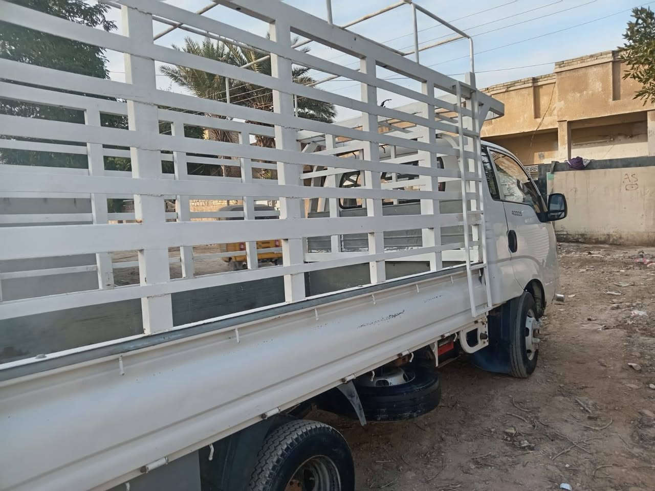 كيا فحل 2014 مكانها بغداد النهروان كير محرك شاصي بشرط طخم تاير باتري وبم جدد تبريد ثلج رقم انكليزي وسيارة بأسمي  سعرها 115 وبيها مجال
***********
