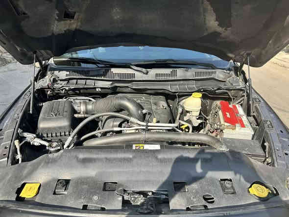 من رخصة الادمن تحياتي الك
السلام عليكم
رام ريبل كلاسك موديل ١٨
حادثها بامريكا سطاب اكسل جهة اليمين وبايدي ضربت البجم 
مبدل بيها بنيد ومصبوغ وصبغ جاملغات ثنين امامية وباب خلفي جهة اليمين 
خشم الشاصي صار بيه تعديل بدون اي تاثير على ميزانية او شي
مواصفات الريبل معروفة جكات شاشة كبيرة حساس خلفي جام خلفي اسود بلادي ميخاسبون عليه المرور عليها سستم اكزوز وهيدرات من امريكا تايرات بفكودرج امريكي جبلي بدون اي وحيف بالمشي تراي وين متريد مبرمجة السيارة وسرعة مفتوحة 
رايد بيع او مراوس بدورانكو موديل ١٨ وفوك 
السعر ٢٦٠ وبيه مجال
متواجد على الفيس
واتساب ***********
