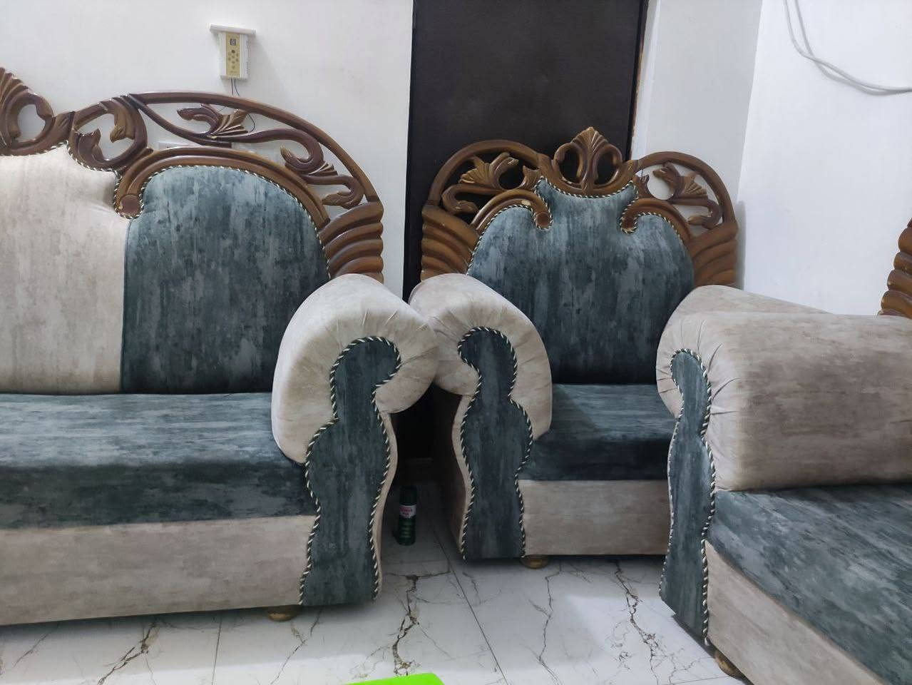 للبيع تخم رئاسي درجه اولى دوشمه جديد درجه اولى يتكون من 10مقاعد
سعر500اتصل على رقم *********** كربلاء, العراق
