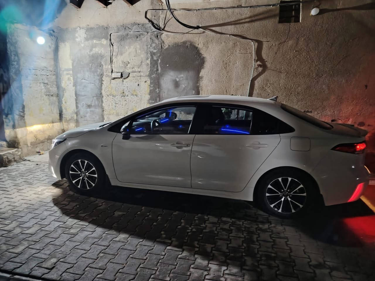 السلام عليكم .
تويوتا كورلا ( هايبرد، LEVIN ) للبيع .( رقم بصرة،   باسمي ، لون ابيض ).
موديل (2025).
ماشيه (24)، ( زيرو ).
سياره مكفوله من الصبغ والبارد      (  ).
السعر ( 155$ ) وبيهه مجال بسيط.

مواصفات السياره : فول مواصفات .
( سلايت رووف ، بصمه ، هند بريك بصمه ، اوتو هولد ، مود درايف NORMAL ، POWER ، ECO ، مانع انزلاق ، شاشه ، كاميرا خلفيه دواره ، رادار ، تحكمات ستيرن جهتين ، كروس سرعه ، قطعتين تبريد ، تبريد شاشه ، ايرباكات عدد (8) ، لد امامي ، لايت زينون عالي ناصي ، اشاير بالمري ).***********
