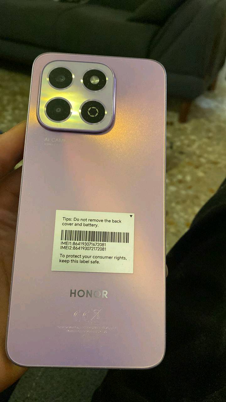 جهاز هونر X6B 128 
ما ويا ملحقات بس جهاز 
للعلم جهاز ما صار شهر ماخذه 
مكاني بغداد الزعفرانية الوليد 
اتصال فقط فقط فقط ***********