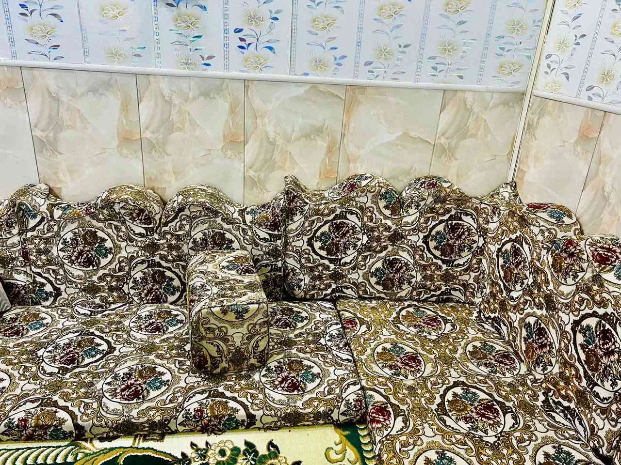 جلسة عربيه 16 متر تكفي ل أستقبال 4×6 استعمال قليل للبيع العنوان السماوه قضاء الخضر 
للأتصال ***********
