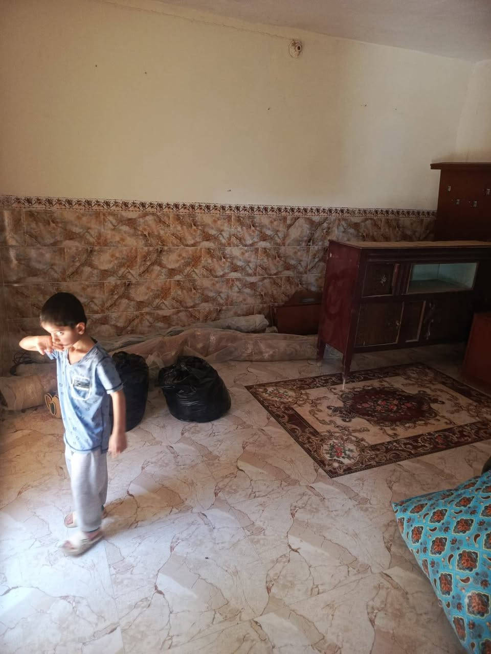 مستعجلين علبيعه كلش بداموك مساحته 150 متر موقع مميز جدا
دار للبيع مساحه 150 متر تقع في داموك ال150  قرب مدرسه طوعه للبنات مطله على شارع 15 مقابيل المتنزه موقع مميز. لتفاصيل اكثر يرجى مراسله الصفحه الطابق الاول يحتوي على غرفتان ومطبخ وصحيات وهول داخلي  واستقبال والطابق الثاني يحوي غرفه وصحيات مع سطح 
رقم ***********
ورقم ***********

@الجميع
