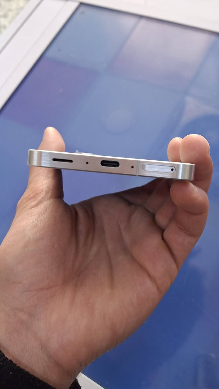 سامسونك A56
ذاكره ٢٥٦ / ٨ 
مستخدم نضيف جدأ 
سعر ٣٨٥ 
تواصل ***********
