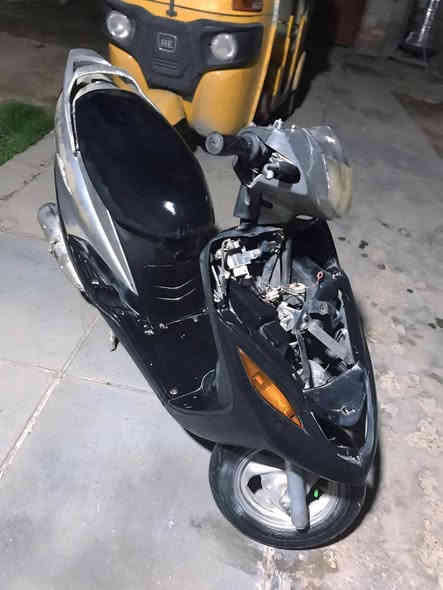 سلام عليكم ماكس للبيع 
سرعتها 140 الدراجه مرتبه نقصها فقط الكفر الامامي سعره10الاف دينار 
الدراجه طافيه ما اعرف شبيها جاي امشي بيها وطفت وتركتها  سعرها 200وبيها مجال حك الجيه  
المكان بغداد  للاتصال***********
