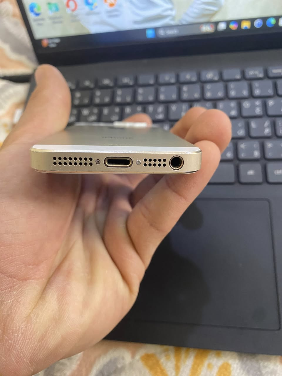 السلام عليكم      ايفون 11 عادي بطاريه بلاديه 81 ذاكره 128 مبدل شاشه تفصيخ وضهر وبصمه الوجه لازم عل الحاسبه ب10 الف تصير ومن بدلتله صارت خنه بل السماعات المصلح كال بس ينفتح يرهمن عدل ما بيهن شي لان بلادي   وموضح بعض التفاصيل بل الفيديو . 

ايفون 5 ذاكره 16 موضح بل الصور بطاريه ما تطلع وشغال السيمكارت وتكدر تخلي بي ايكلاود 

السعر ثنينهن 200 الف وبيهن مجال الشراي يراسلني واتساب او يتصل عل الرقم ***********
