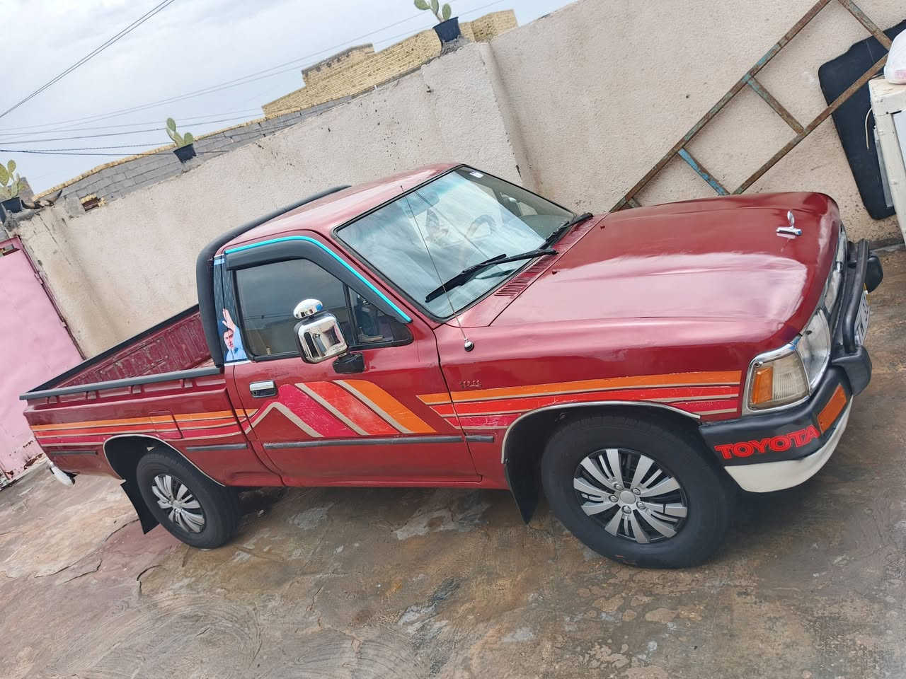 سلام عليكم سياره للبيع تويوتا بيكم موديل 93 سياره جاهزه من لبك لسكن ما ذب ربع عليه تبريد سياره مو عميه رغم نكليزي سنويه 2030مكينه وكير بجيس سياره مال جناي ما ذب ربع عليه حداديه زينه ما بيه غير رشات شويه صبغ ولبغي كفاله مكان الرفاعي ذيغار ***********
