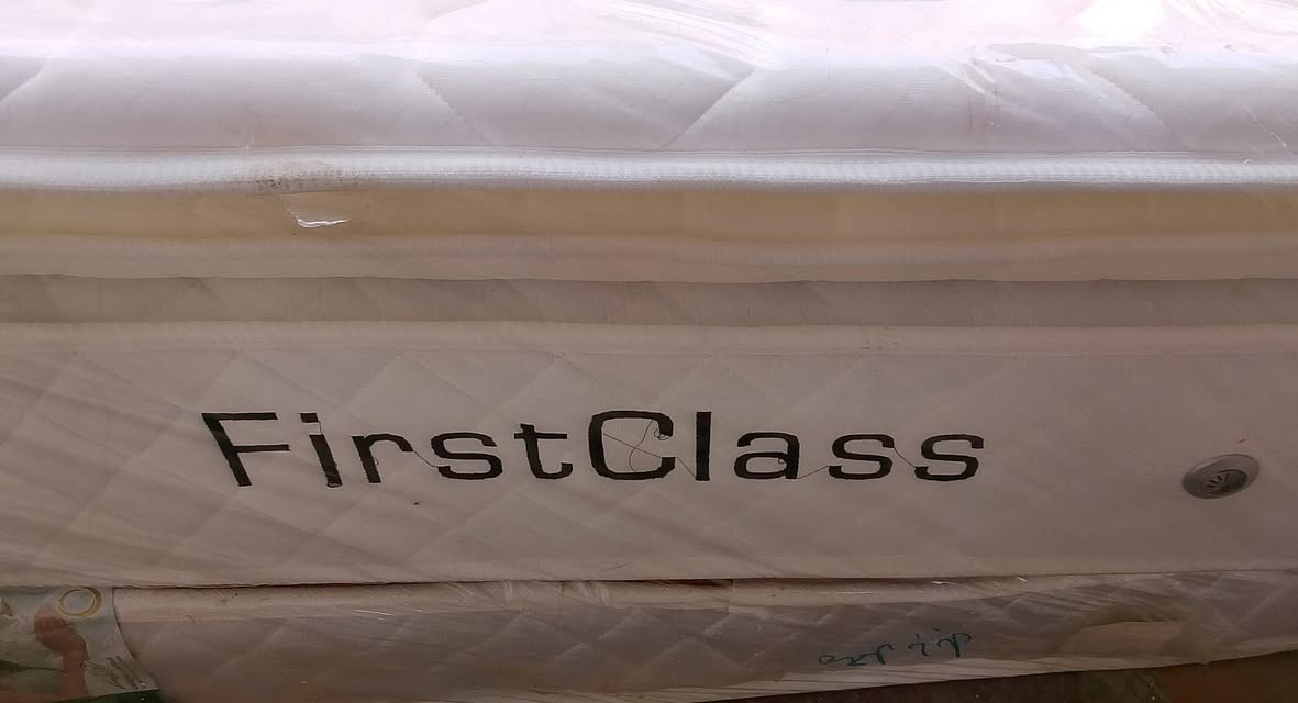 دوشك ثلاث طبقات طبيعي ماركه اوله 250الف اصلي وليس تقليد ***********،،،لاتحتار كل القياسات،لدينا
