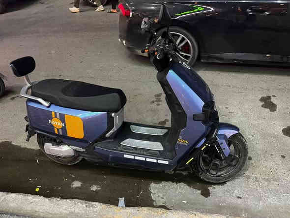 السلام عليكم دراجه ريان وحش الكون جديده حيل ومفوله ومكفوله ملف وعقل وجميع الكهربائيات والوصل موجود قبل شهرين ماخذها مع كل ملحقاتها
المواصفات 👇 

6باتري مسطره بعدهن نشطاا يقرن 12 فلوت

كشن سياحي مع مساحة تخزيت حت الكشن

نضام ppsعند ضغط البريك ترجع شحن الى البطاريه 

3نمر والرابعه بك رجوع للخلف مع نضام الباركP

لد نهاري ولد ليلي ولايت عالي نصاي ورماش ومع دبل اشاره ايضاً 

ملفها2000نحاس غير مفتوح 

لدات جانبيه ولدات خلفيه الداجه كلها شغاله 

درع امامي 

بصمات ثنين والشاحنه كله موجوده   

***********

سعر 900وشراي يدلل
