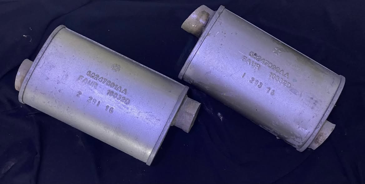 وسطيات SRT + شباك أسفل SRT ( أصلي )
القطع بنظافة ممتازة ، للتواصل : *********** - ***********
