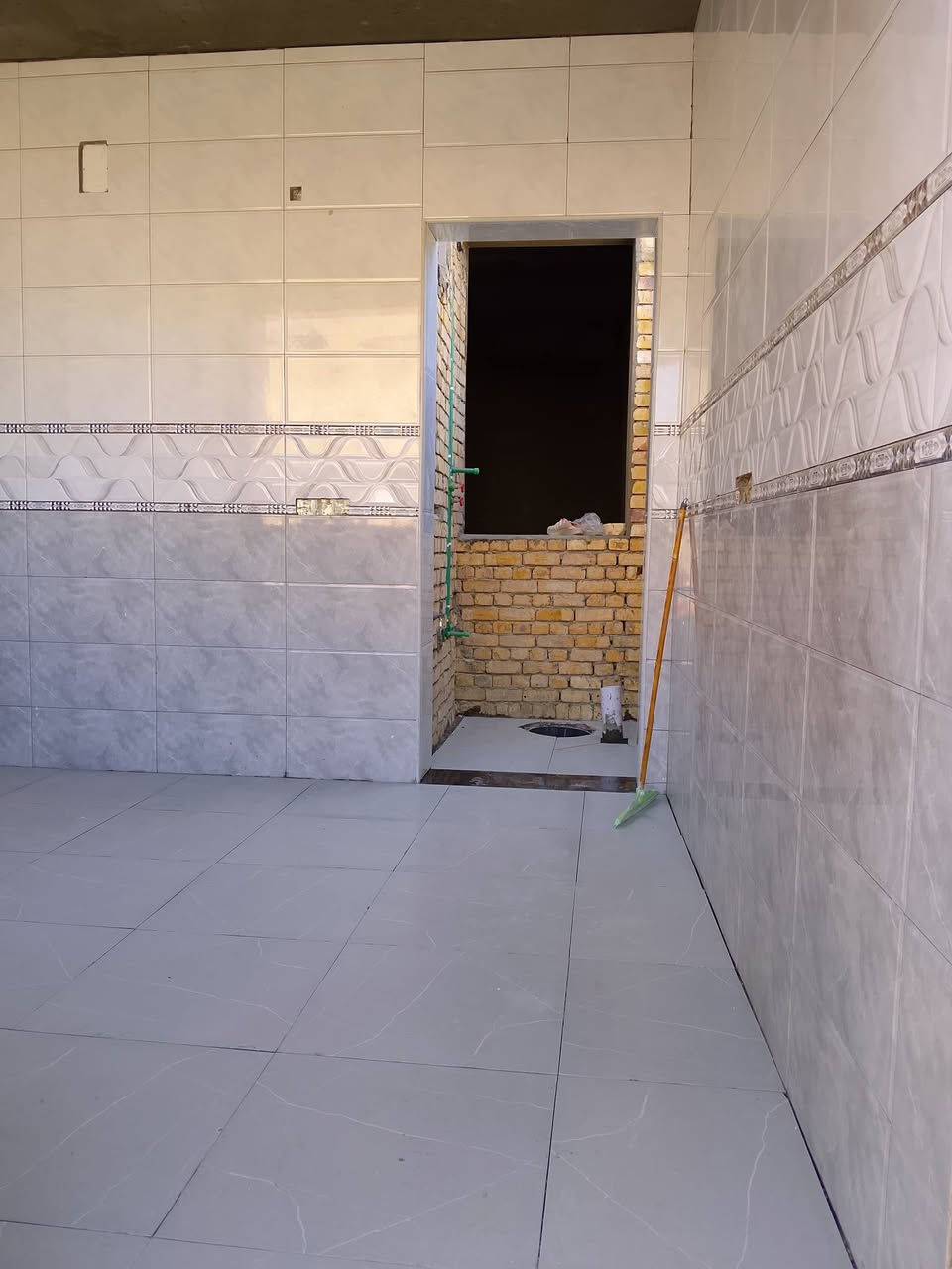 سلام عليكم خلفه سراميك تطبيك درجه اوله جداري أرضي لوح خابرني وبيك خير وتدلل ***********
