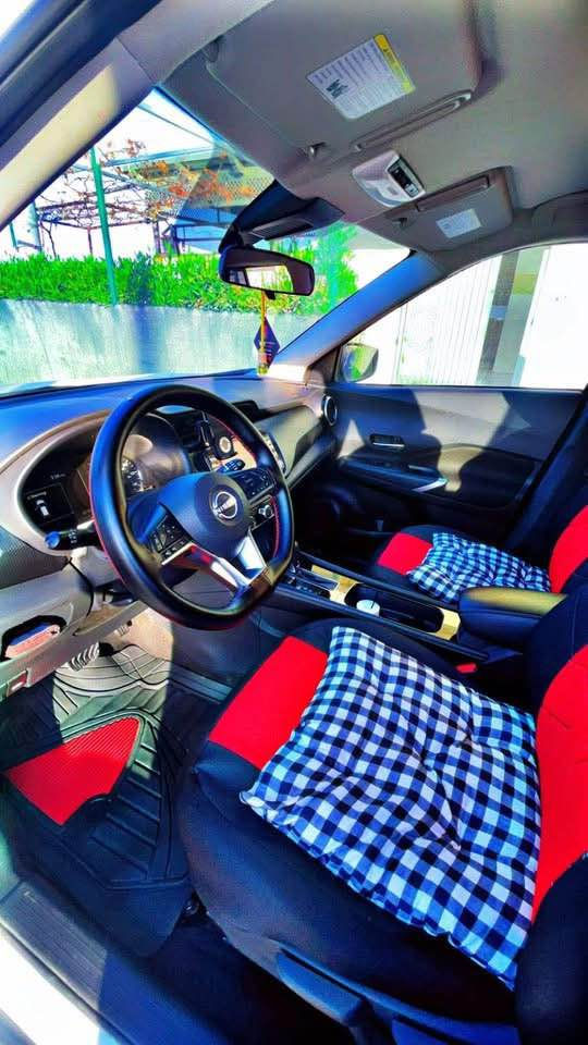 نیسان کیکس 2023 ئەمریکی 
مواسەفات SV 
سەیارەکە زۆر جوان و خاوێنە بێ قەپ و قۆپو بێ کێشەیە یەک دینار مەسروفی تێدا نیە  دوو پارچەیی هەیە لای سەکنی  پێش و پشت کەپس سەیارەکە هی خۆمە و بەناوی خۆمە سەنەوی نوێیە شوێن: هەولێر

📱رەقەم *********** Whats App أربيل, العراق
