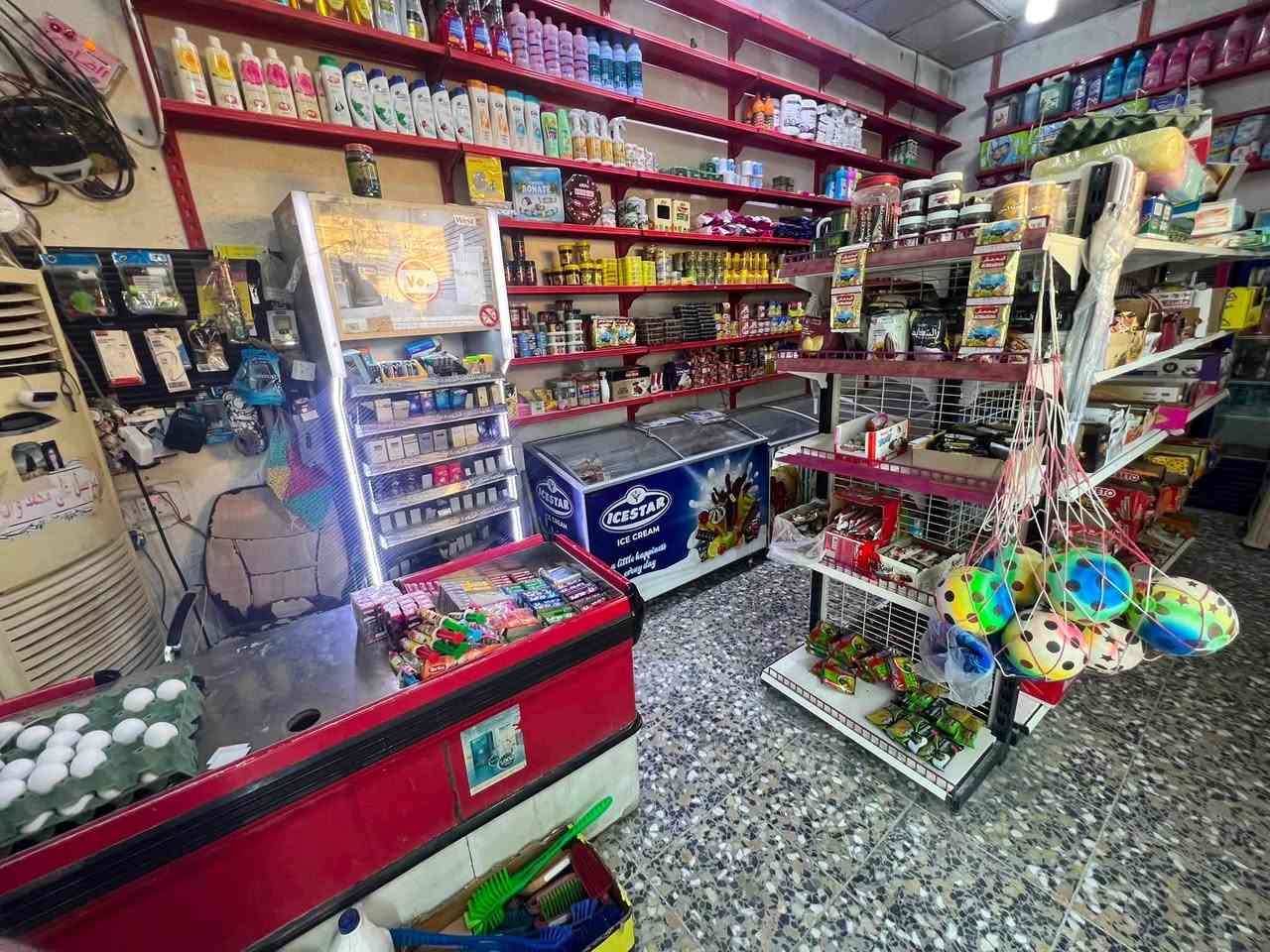 اسواق للبيع 
المحل اجاره 200 بصفك مدرستين وهو ركن ع اربع شوارع كلشي داخل المحل الك عدا الرفوف يبقن معلكات يمته ماتطلع من المحل تعوفهن لابو المحل او تريد تشتريهن انت حر قريب مساحته طول 12 عرض 5 ع شارع الدكاتره وبنص منطقه المحل وقريب على مول الزبير المحل المحل عنوانه البصرة / الزبير / الرشيدية لأولى سعره 9 ملايين وبي مجال للشراي ***********
