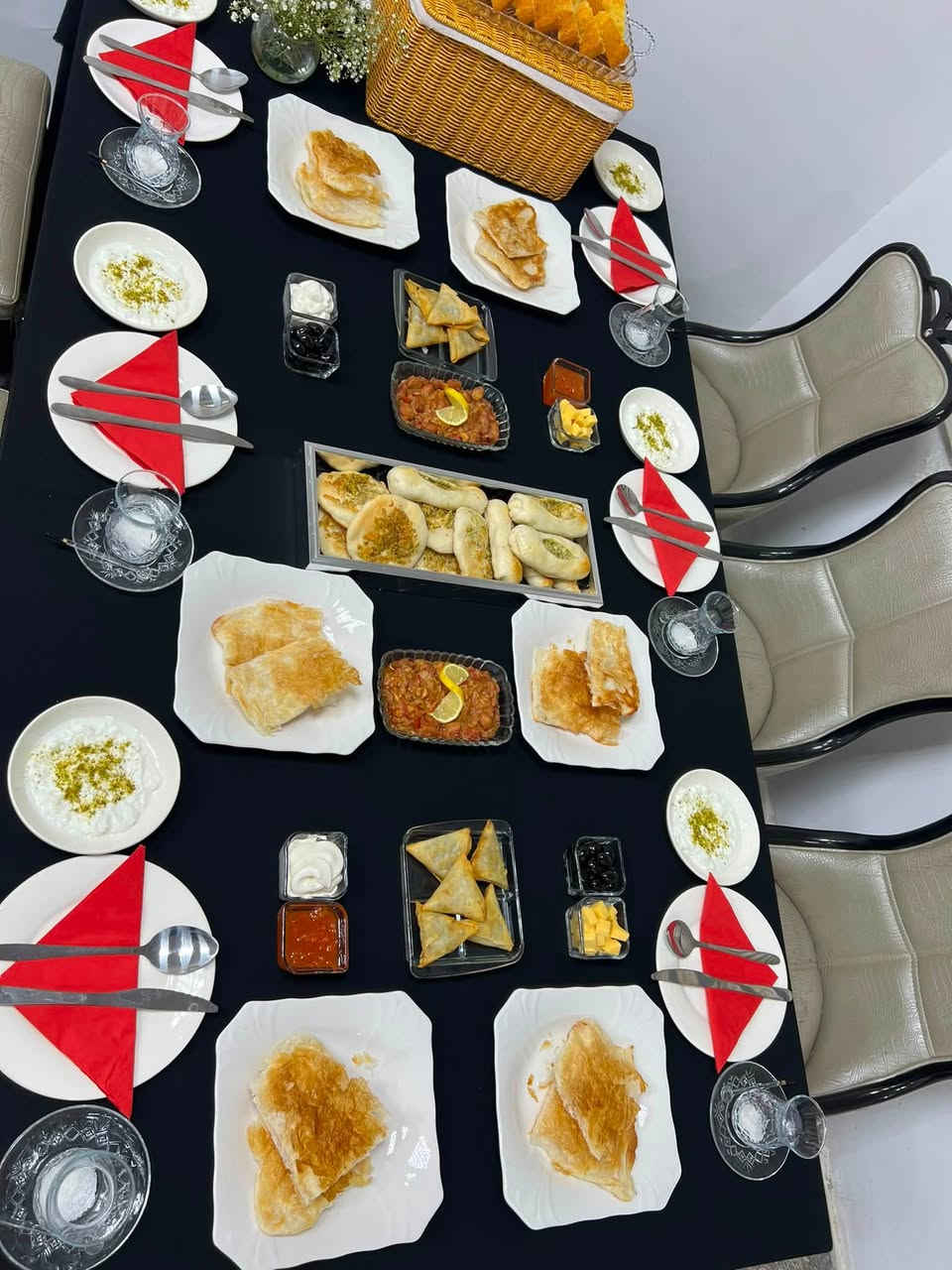 من متجر فستقة… نضيف لمسة فخامة تليق بالنجاح. 🖤
فطور صباحي للجنة مناقشة الباحث حيدر.
—لأحلل استخدام صور شغلي لطفاً 🙏
—مستعدون لتجهيز كافة انواع المناسبات 🤍
📍العنوان- واسط /الكوت 
📍يوجد توصيل لجميع مناطق الكوت داخل وخارج الكوت ايضاً
📍متوفر الدفع عن طريق محفظة الزين كاش 
📍متوفر الدفع عن طريق الماستر او عند استلام الطلب
📍للحجز التواصل معنا عن طريق الدايركت
📍رقم الواتساب *********** 
📍رقم الاتصال ***********
