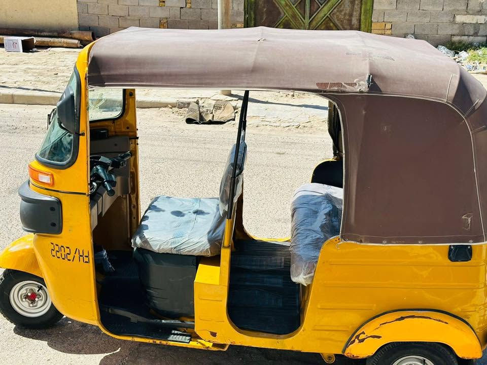 سلام عليكم تكتك للبيع موديل 2020وكيلها سيد خلدون أوراق شهر 10التكتك كشرتها بيها لغد معجون وصفحه بيها قليل صبغ محرك مفتوح مامشروك دواخلها مامخيسات  السعر 4و500وبيها مجال العنوان ميسان قلعه صالح 
رقم /***********
