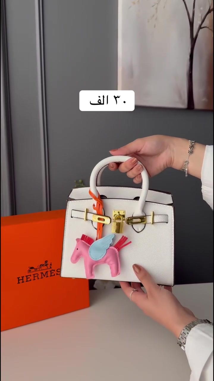 الفخامة لا تحتاج إلى مبالغة ✨
حقيبة مستوحاة من أسلوب Hermès… تفاصيل راقية، تصميم أنيق، ولمسة تضيف فخامة لإطلالتك 🤎
متوفرة الآن — التوصيل متاح لجميع المحافظات


**إذا كنت صاحب هذا الإعلان وتريد حذفه لأي سبب، رجاءا أرسل رسالة إلى الدعم الفني**